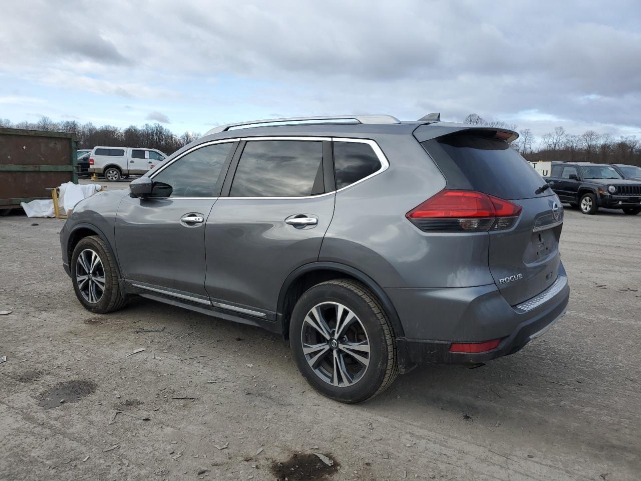 2017 NISSAN ROGUE SV - Image 2