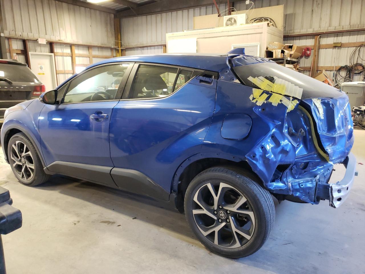 2021 TOYOTA C-HR XLE - Фото 2