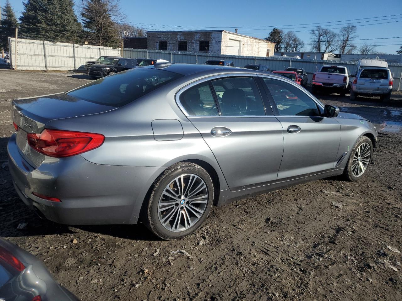 2018 BMW 530 XI - Фото 3