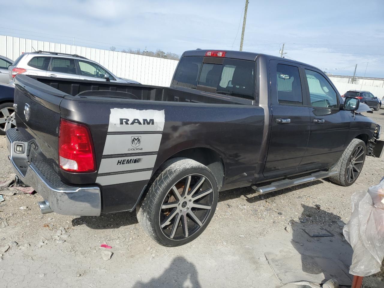 2015 RAM 1500 SLT - Image 3