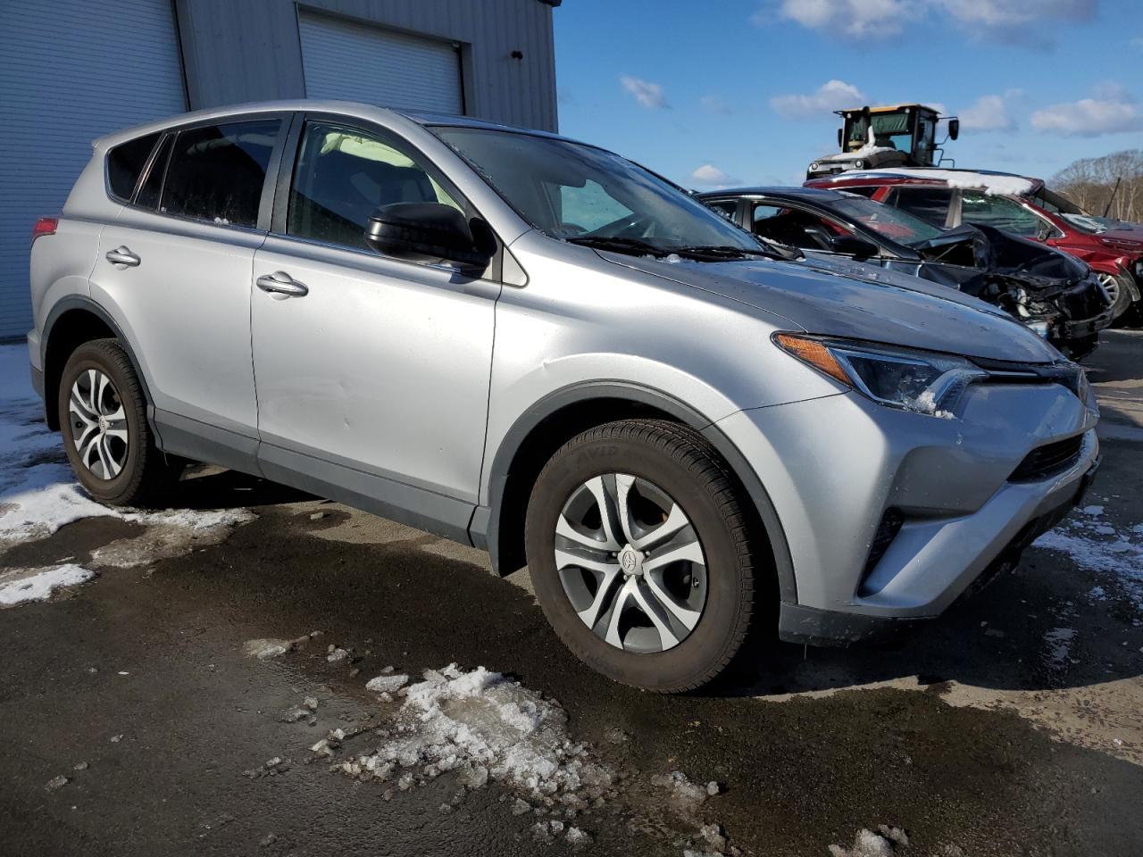 2018 TOYOTA RAV4 LE - Image 4