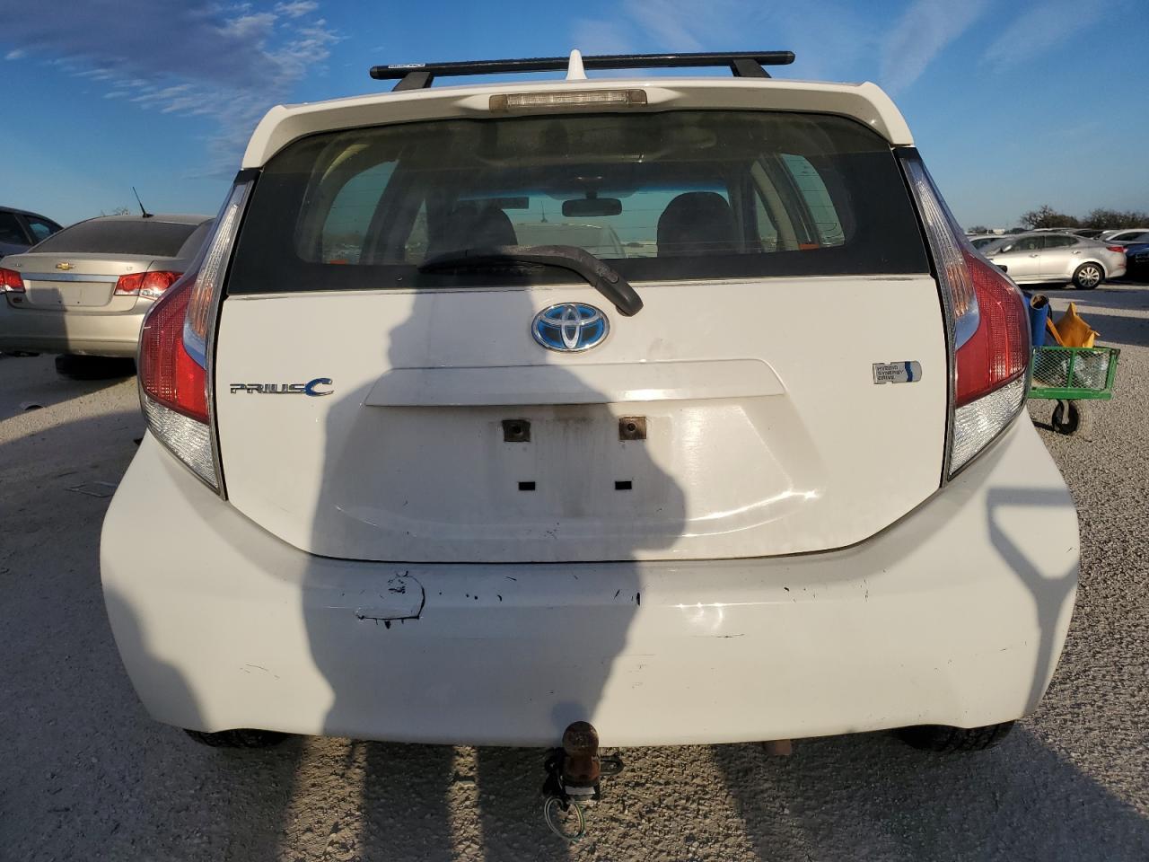2015 TOYOTA PRIUS C - Image 6
