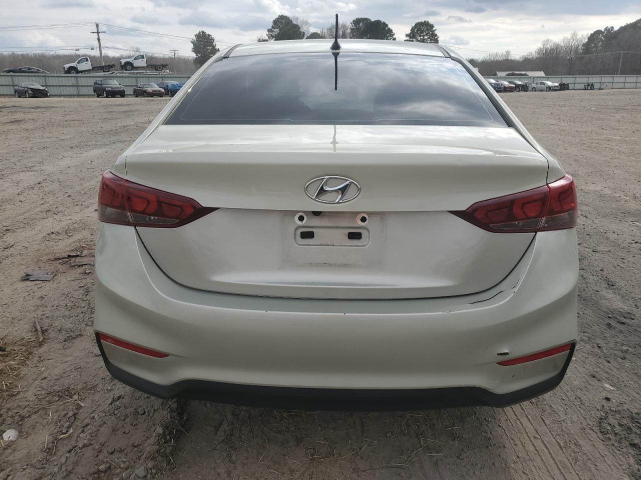 2019 HYUNDAI ACCENT SE - Фото 6