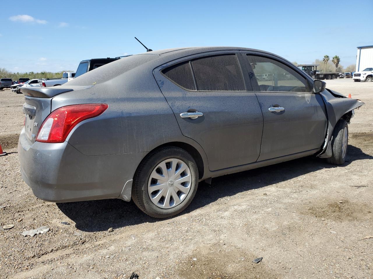 2016 NISSAN VERSA S - Фото 3