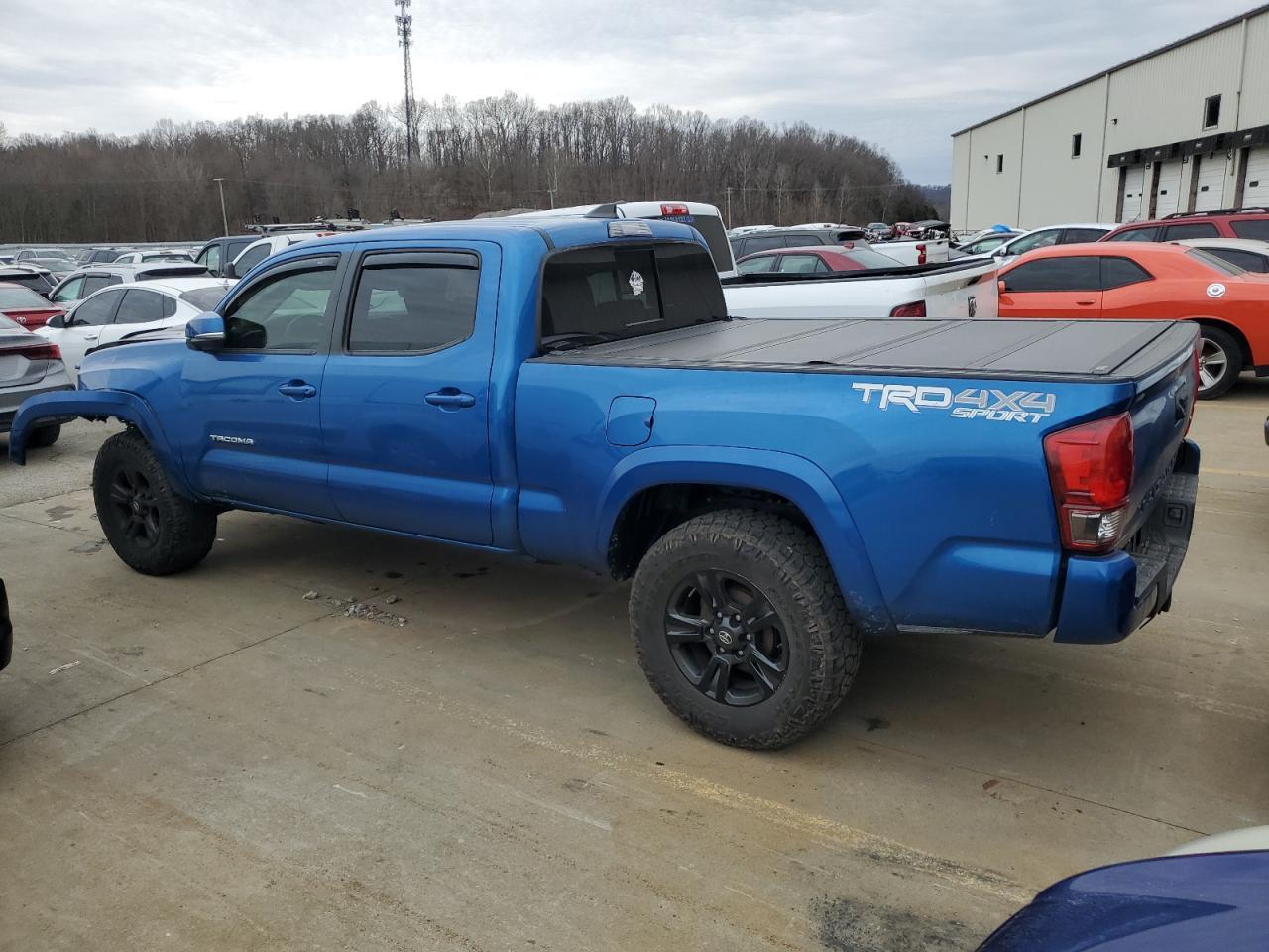 2017 TOYOTA TACOMA DOU - Фото 2
