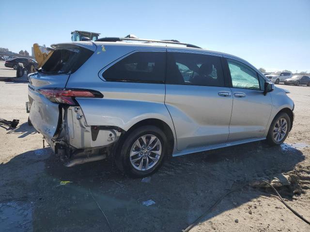 2021 Toyota Sienna Xle - Image 3