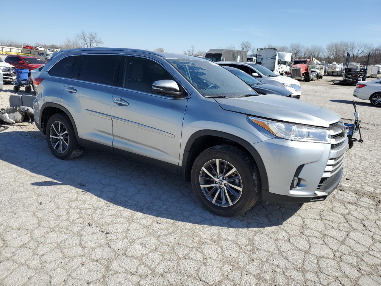 2019 TOYOTA HIGHLANDER - Image 4