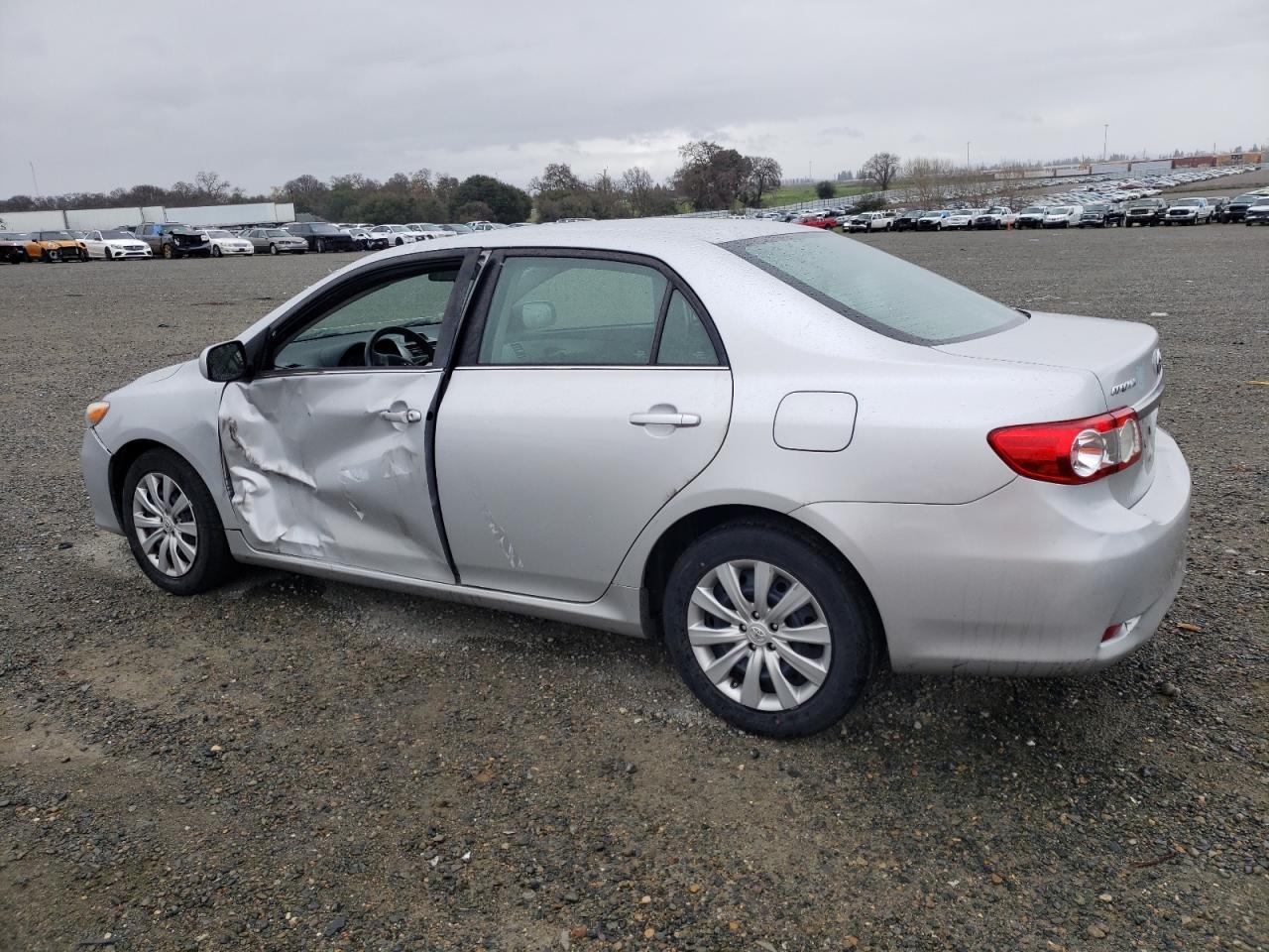 2013 TOYOTA COROLLA BA - Фото 2