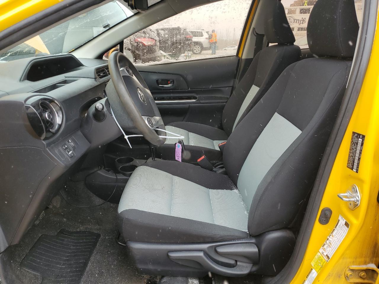 2015 TOYOTA PRIUS C - Image 7
