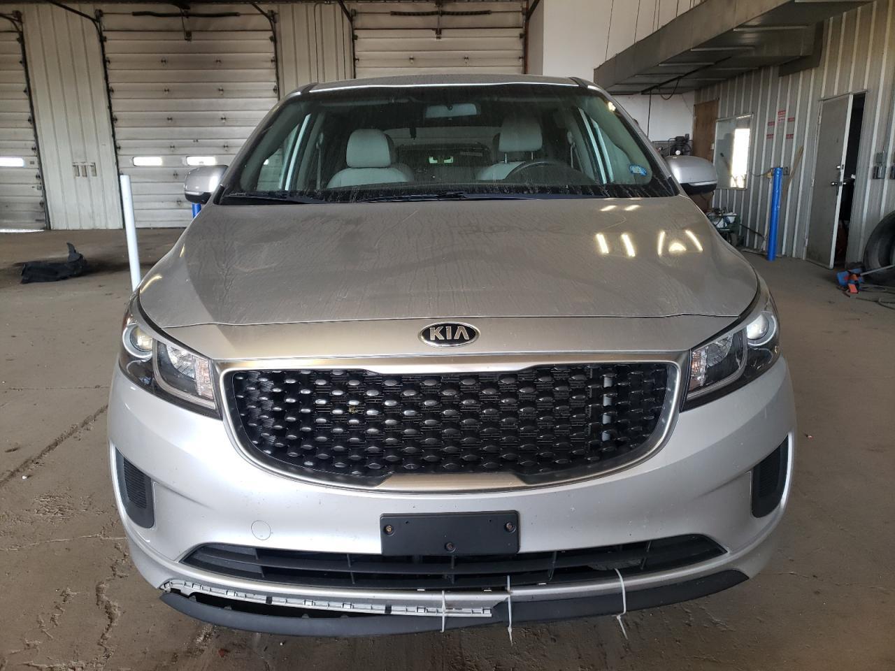 2017 KIA SEDONA LX - Image 5