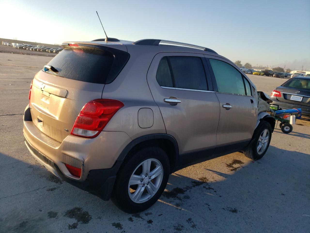 2019 CHEVROLET TRAX 1LT - Фото 3