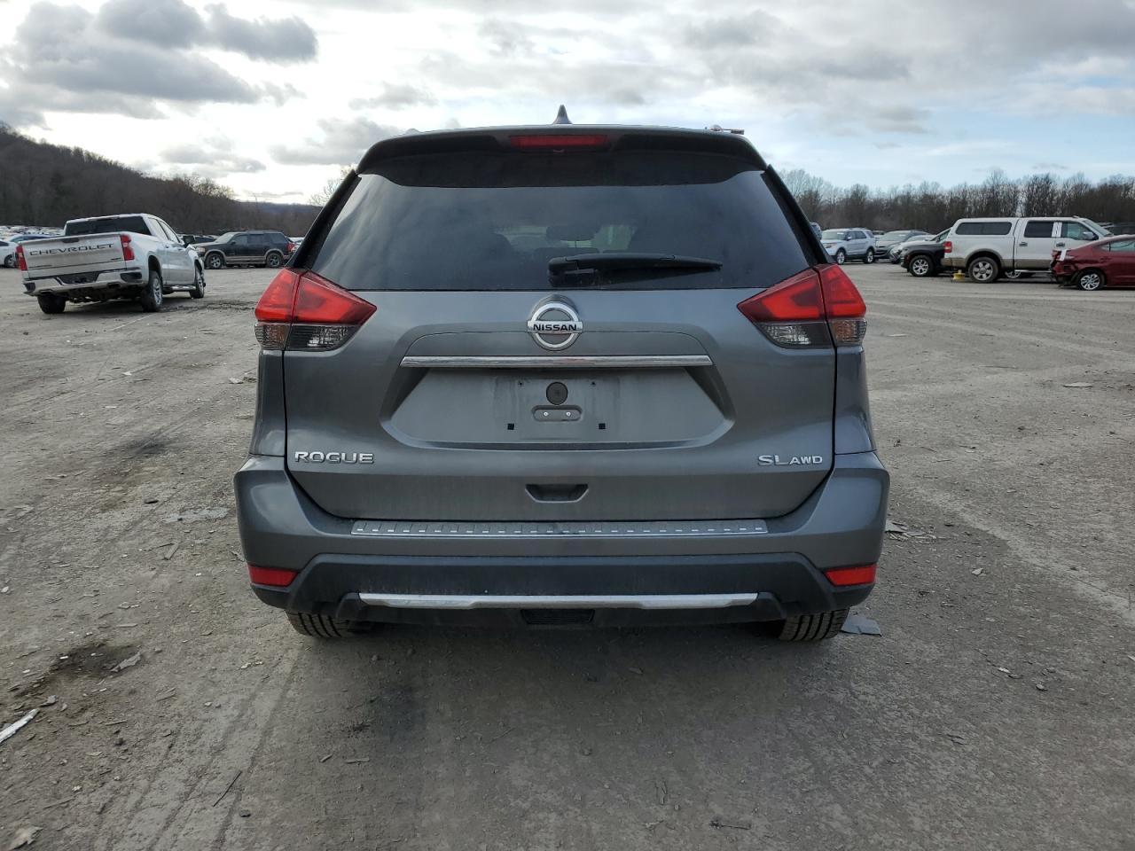 2017 NISSAN ROGUE SV - Image 6