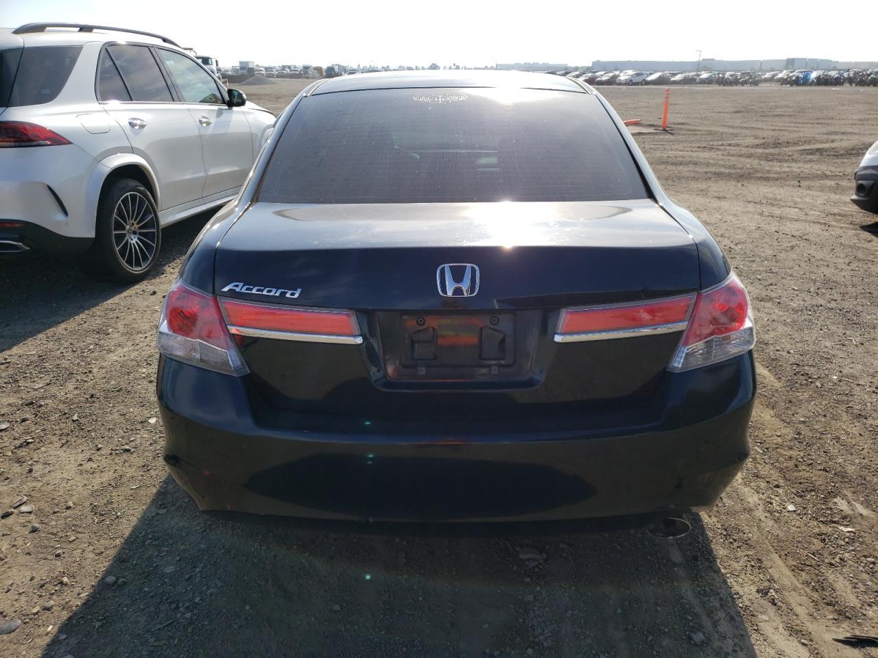 2011 HONDA ACCORD LXP - Image 6