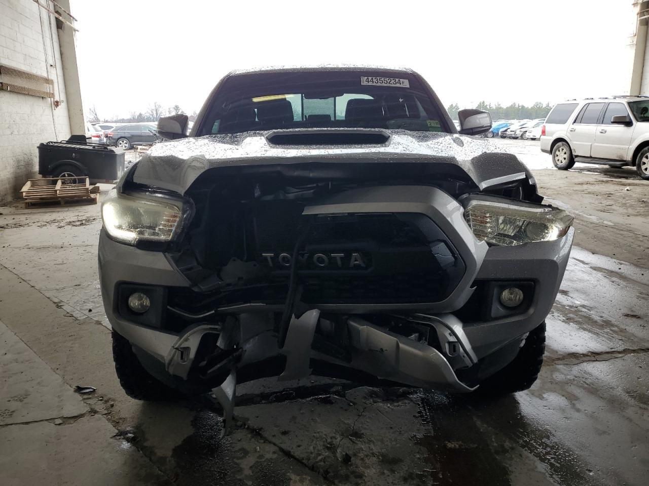 2017 TOYOTA TACOMA DOU - Фото 5