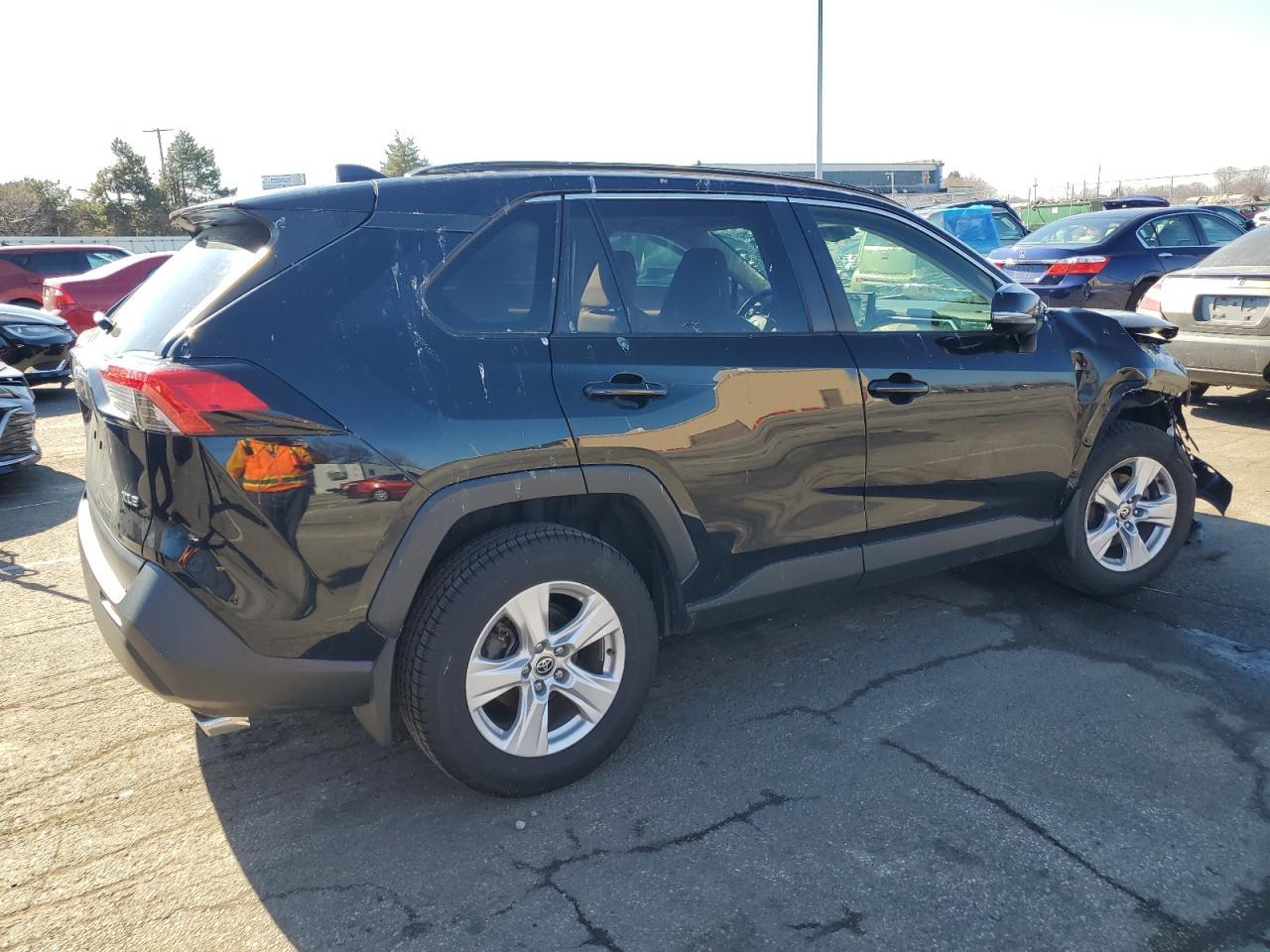 2020 TOYOTA RAV4 XLE - Image 3