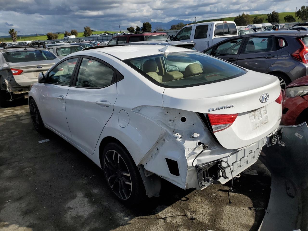 2013 HYUNDAI ELANTRA GL - Image 2