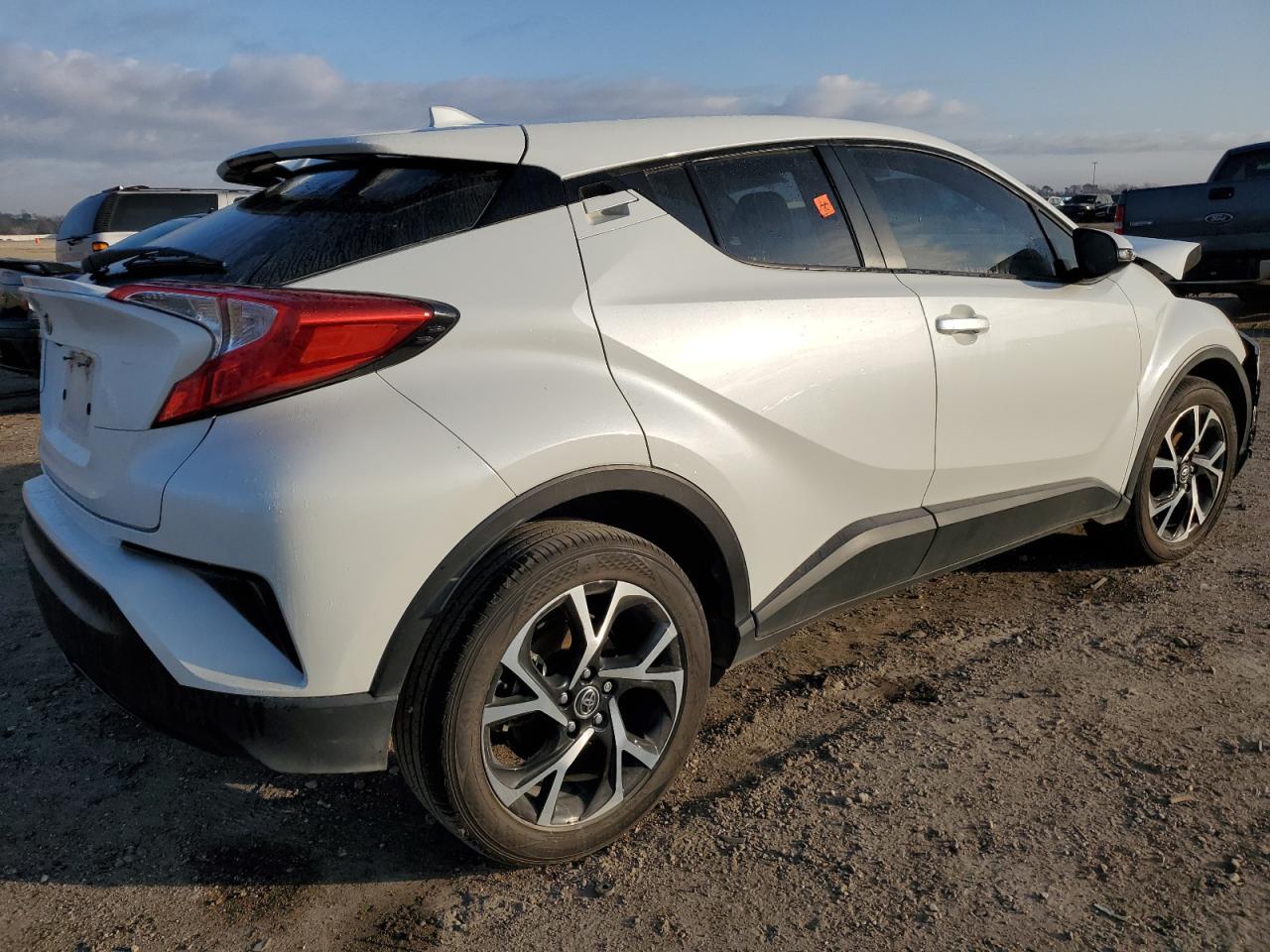 2018 TOYOTA C-HR XLE - Фото 3