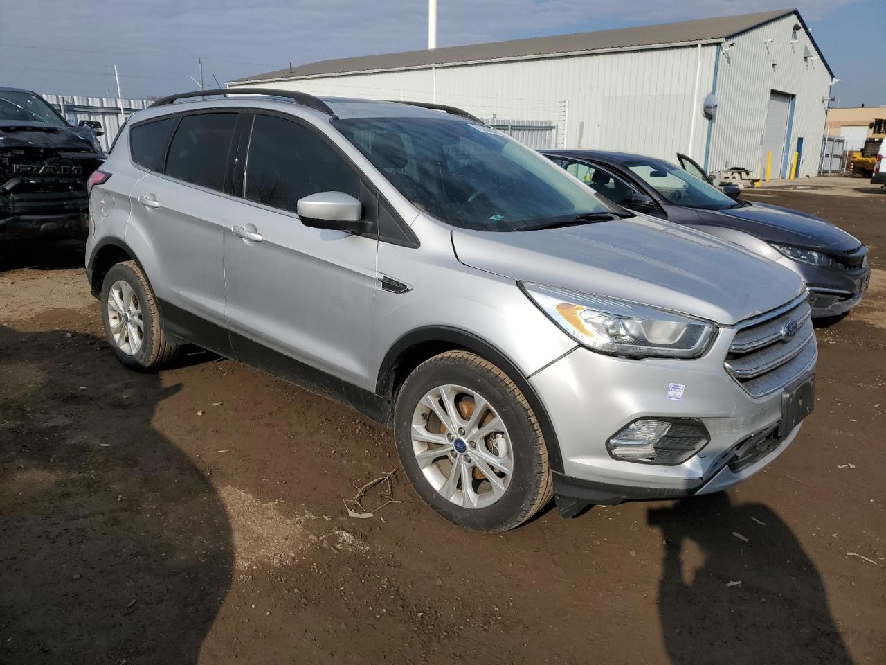 2017 FORD ESCAPE SE - Фото 4