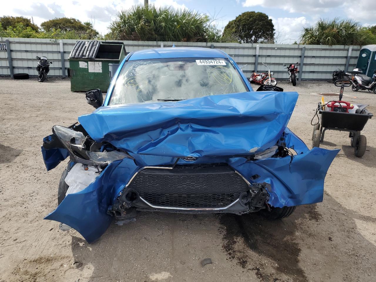 2020 TOYOTA YARIS LE - Фото 5