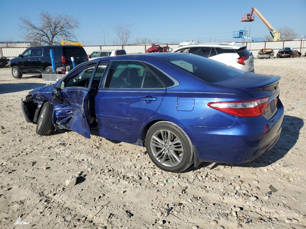 2016 TOYOTA CAMRY LE - Фото 2