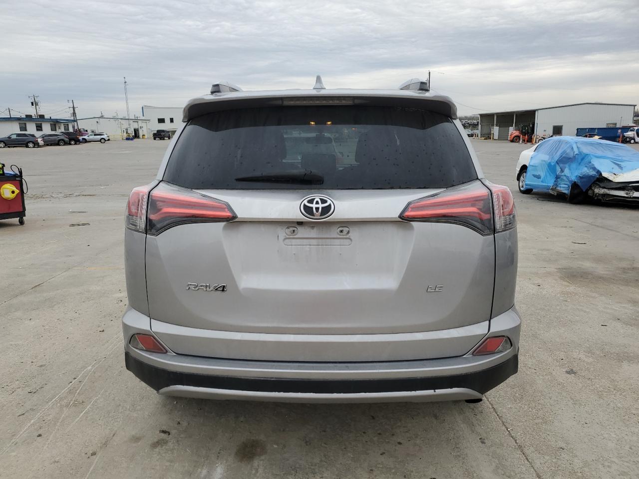 2016 TOYOTA RAV4 LE - Фото 6