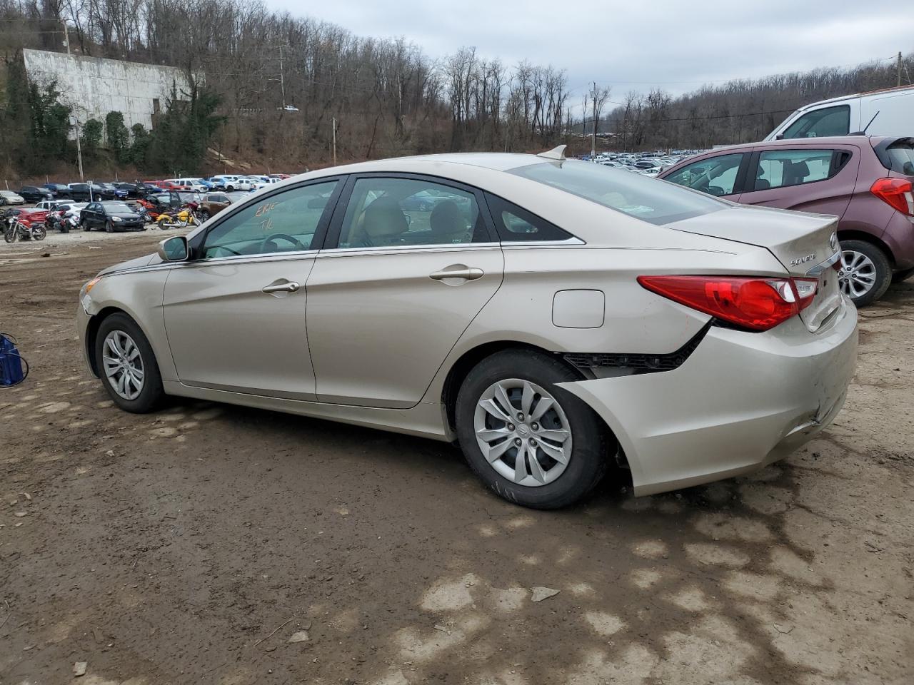 2011 HYUNDAI SONATA GLS - Image 2