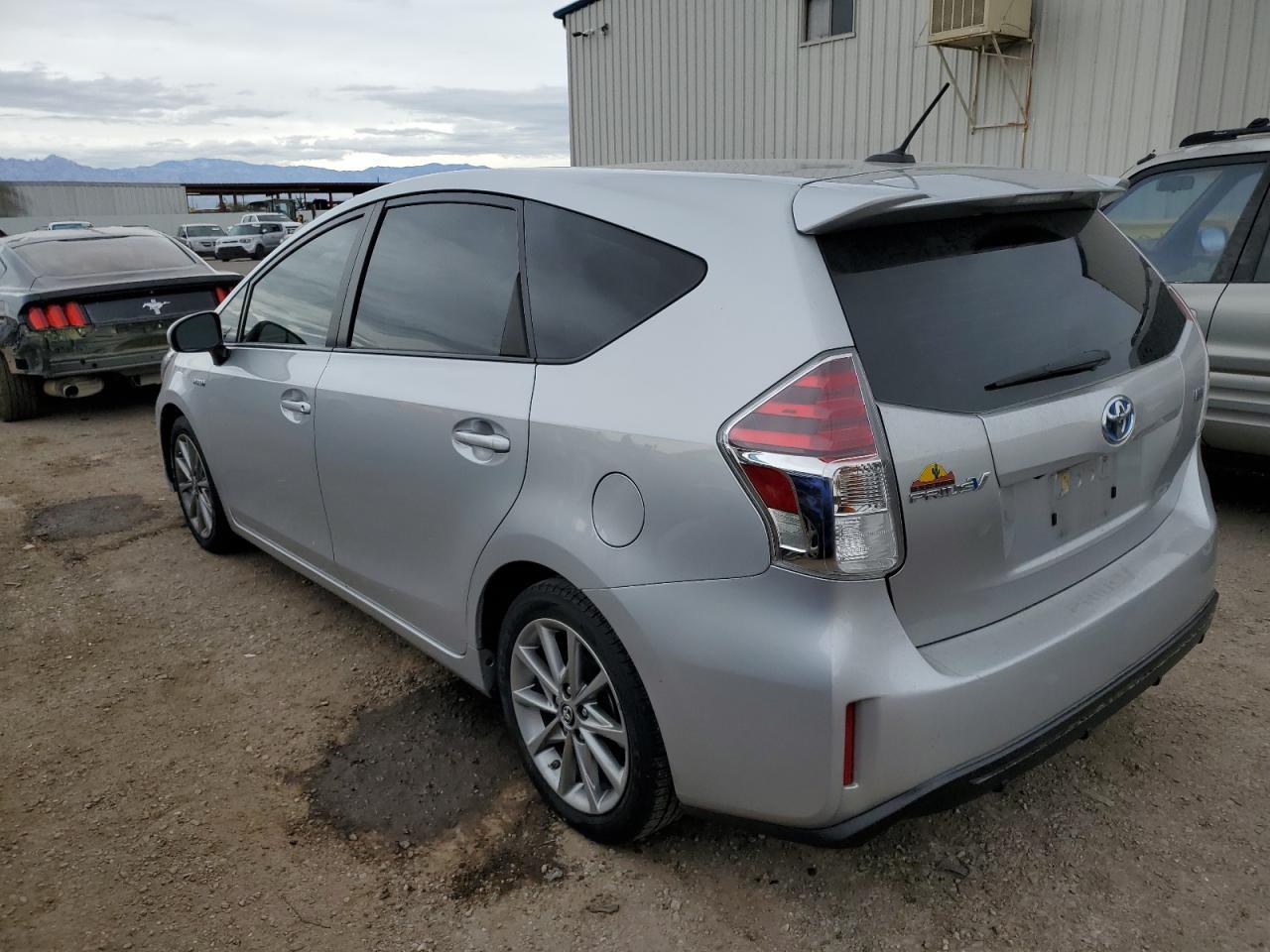 2015 TOYOTA PRIUS V - Фото 2