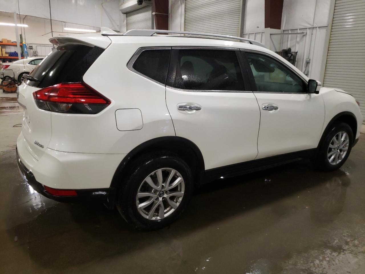 2017 NISSAN ROGUE SV - Фото 3