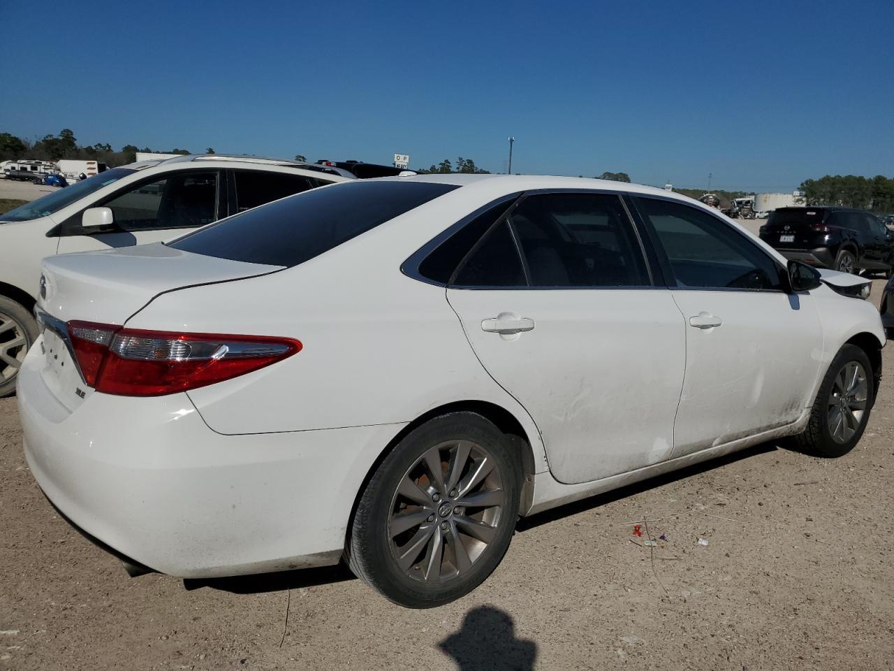 2017 TOYOTA CAMRY LE - Фото 3