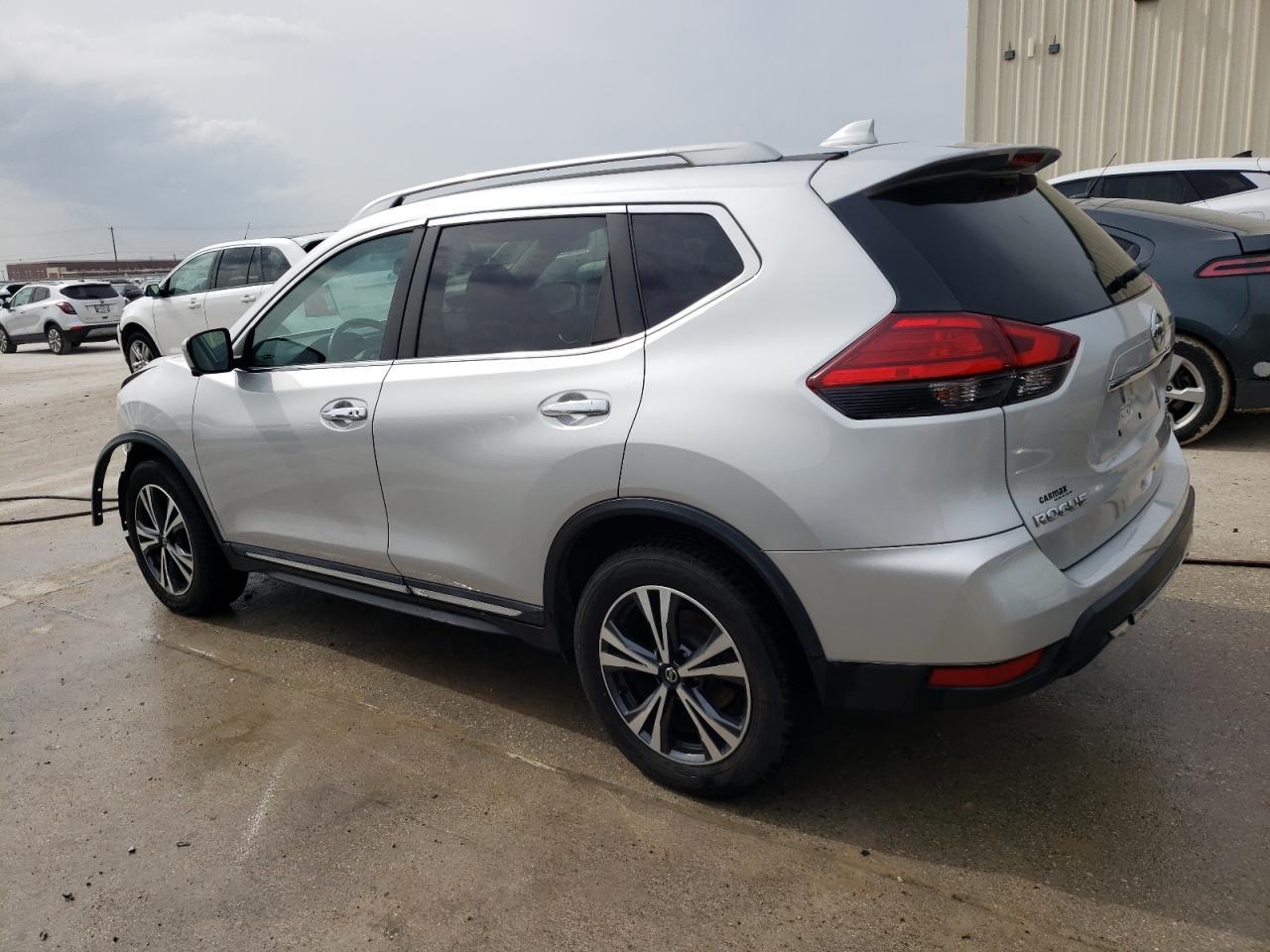 2017 NISSAN ROGUE SV - Фото 2