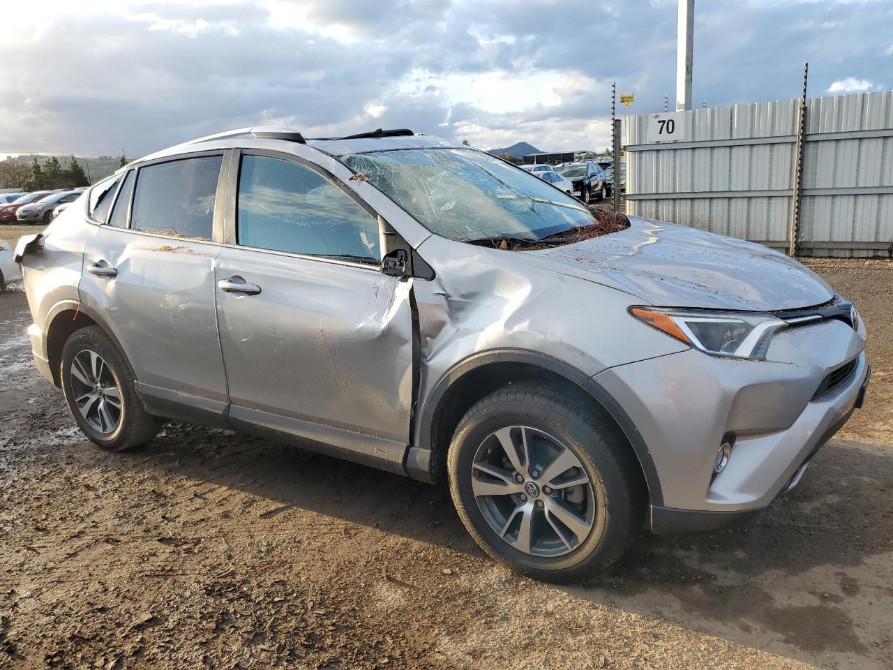 2016 TOYOTA RAV4 XLE - Фото 4