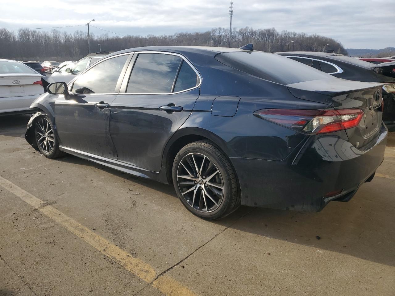 2021 TOYOTA CAMRY SE - Фото 2