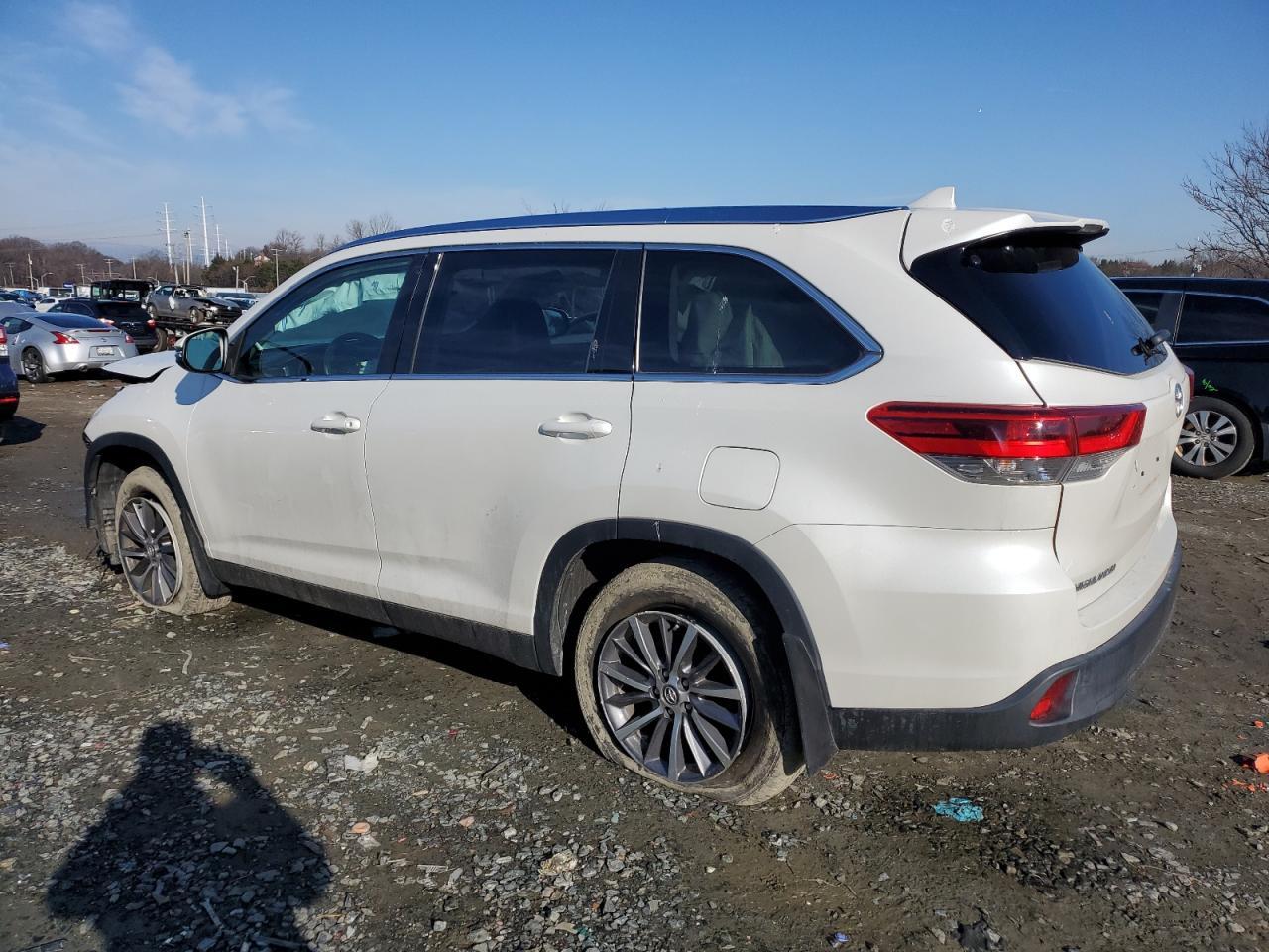 2019 TOYOTA HIGHLANDER - Image 2