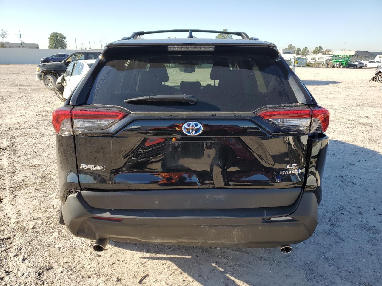 2023 TOYOTA RAV4 LE - Фото 6