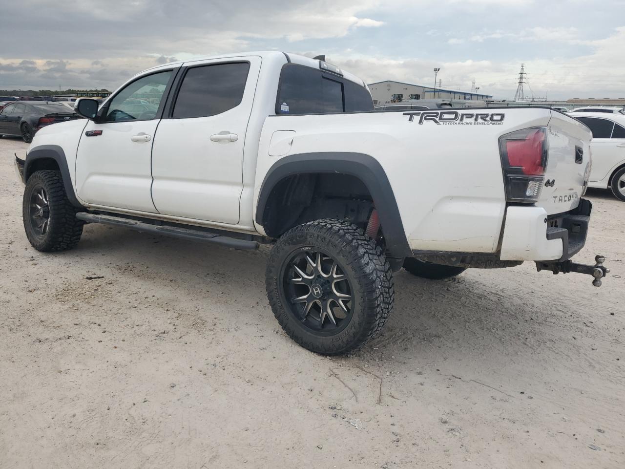 2017 TOYOTA TACOMA DOU - Фото 2