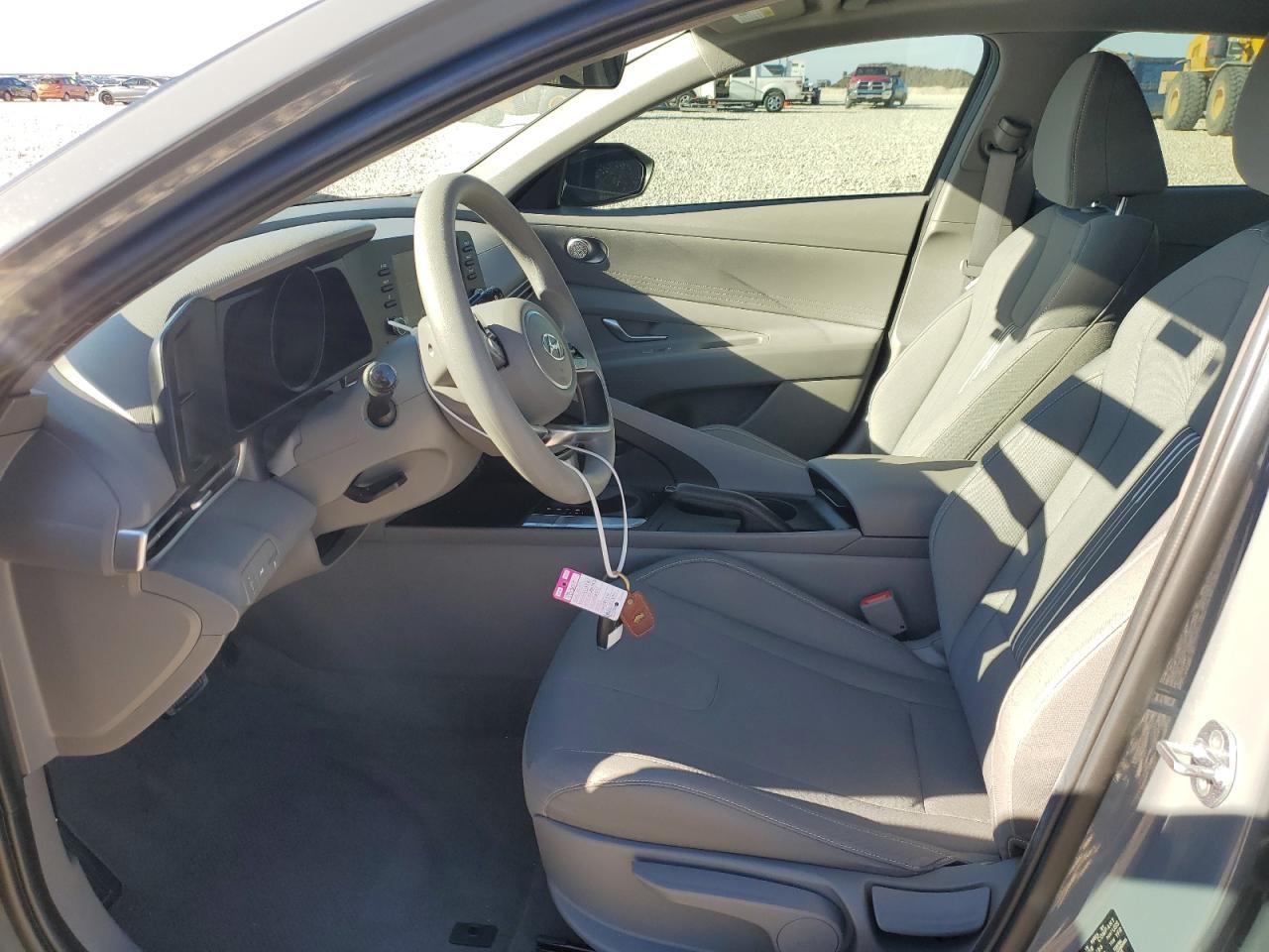 2023 HYUNDAI ELANTRA SE - Image 7