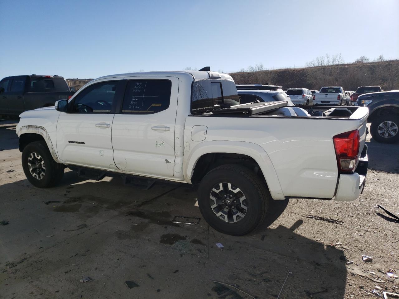 2017 TOYOTA TACOMA DOU - Фото 2