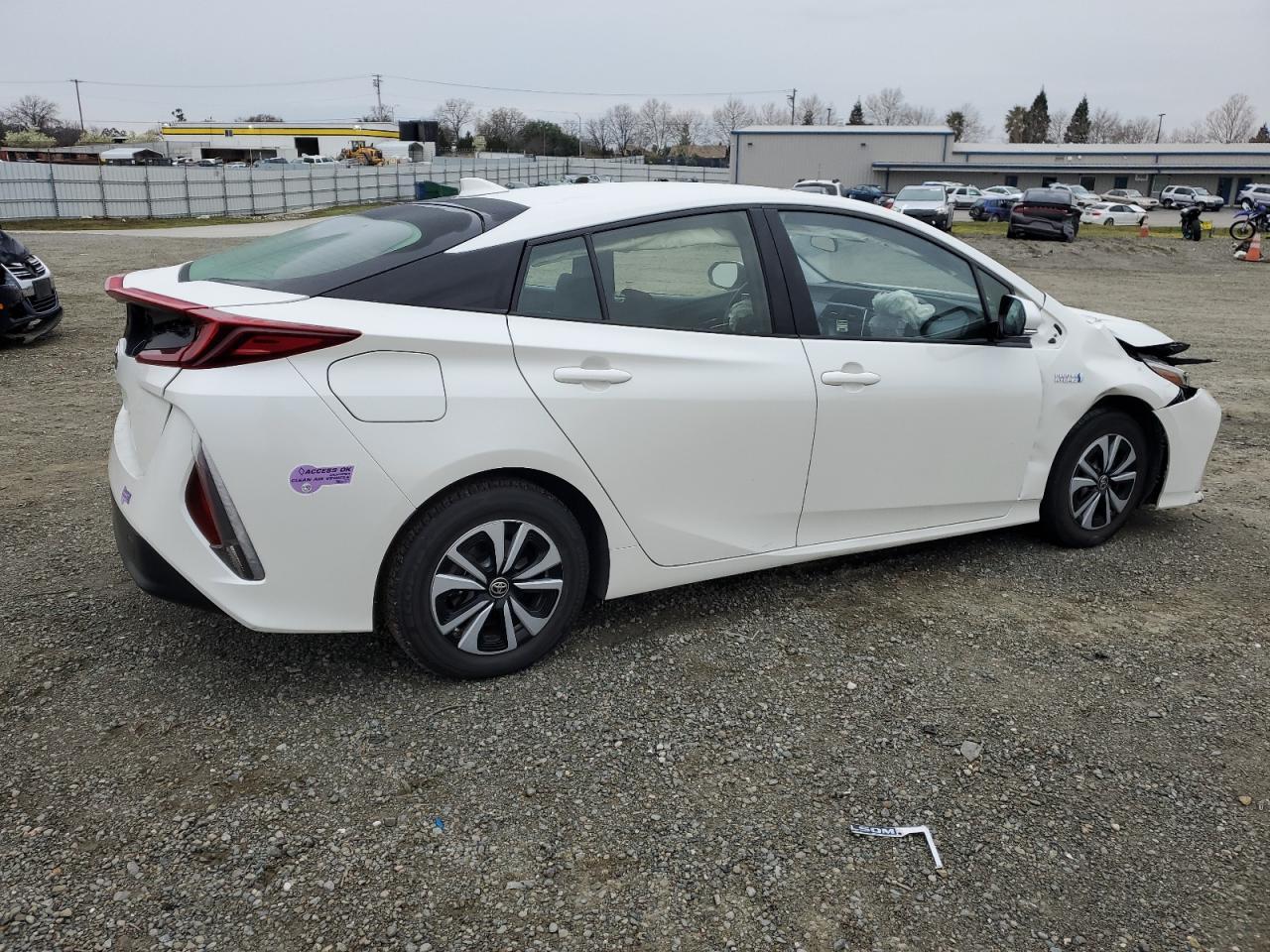 2018 TOYOTA PRIUS PRIM - Image 3