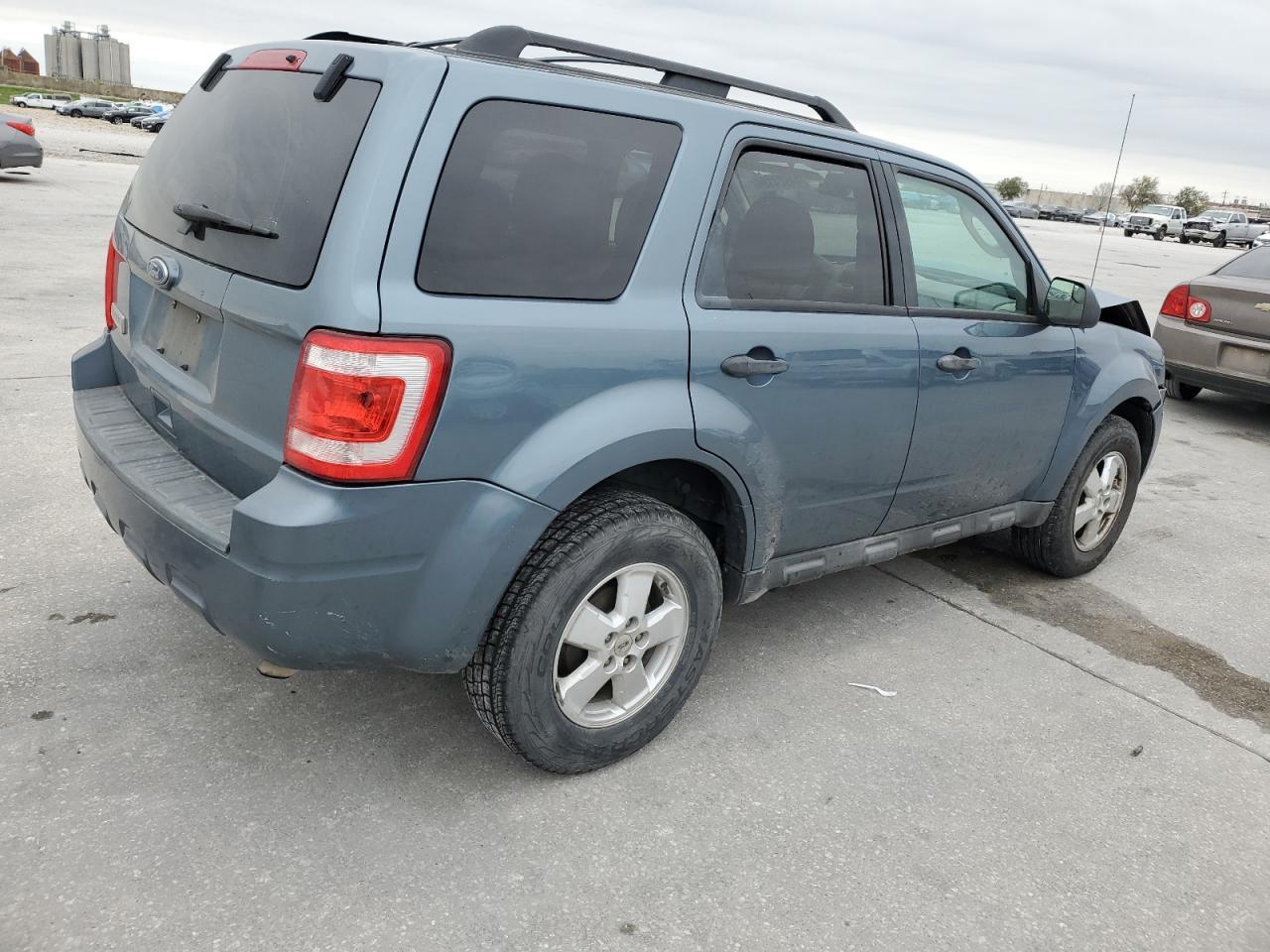 2010 FORD ESCAPE XLT - Image 3
