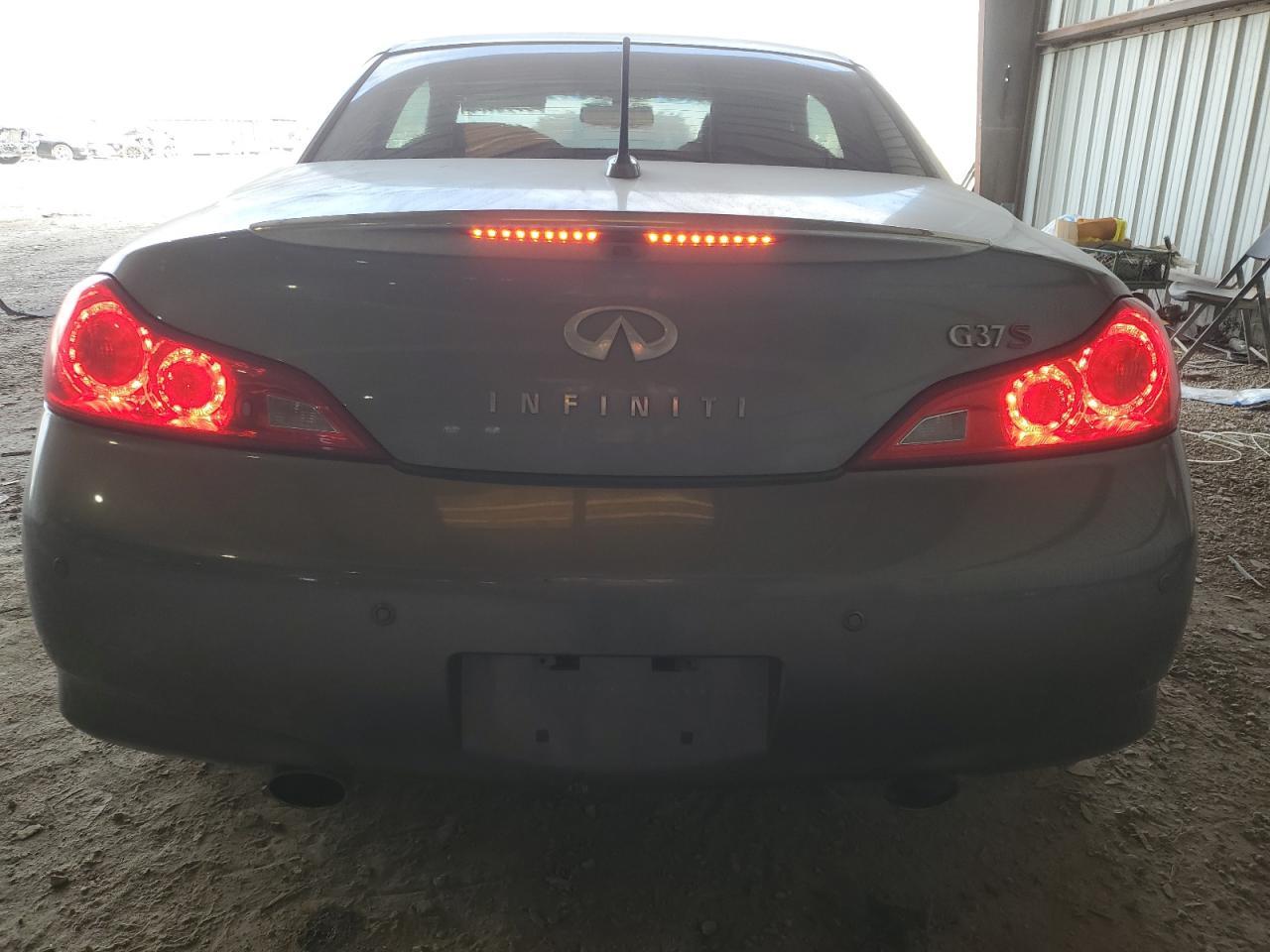 2011 INFINITI G37 BASE - Image 6