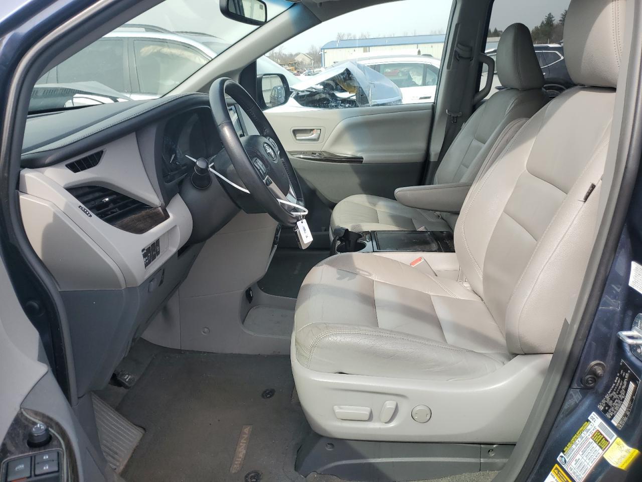 2015 TOYOTA SIENNA XLE - Фото 7