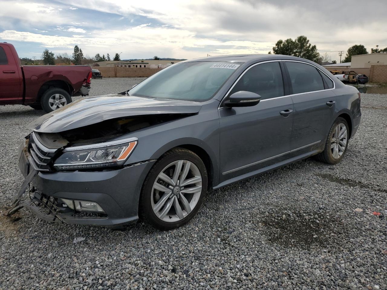 2017 VOLKSWAGEN PASSAT SE car image