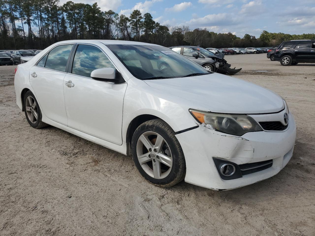 2014 TOYOTA CAMRY L - Image 4