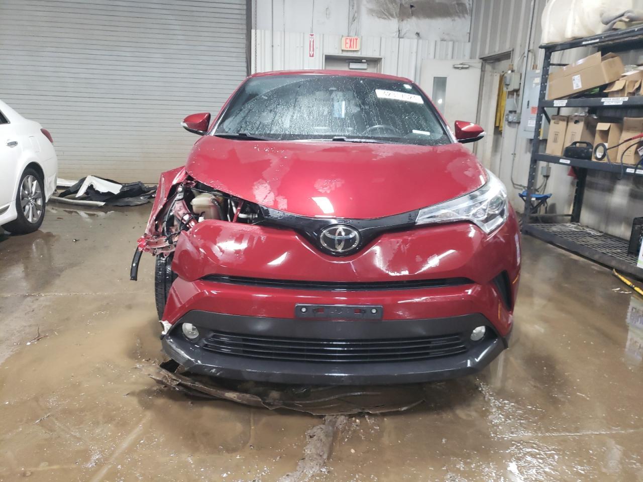 2018 TOYOTA C-HR XLE - Image 5