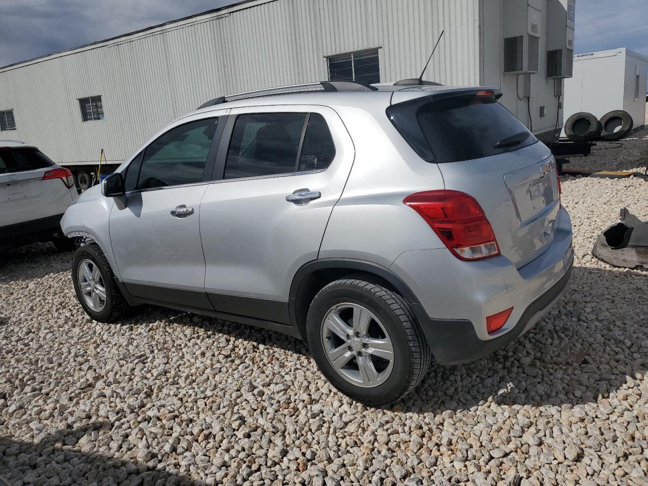 2019 CHEVROLET TRAX 1LT - Image 2