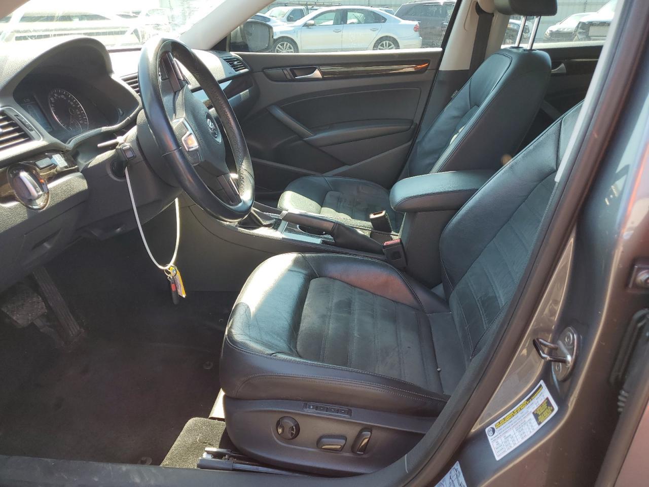 2014 VOLKSWAGEN PASSAT SEL - Image 7