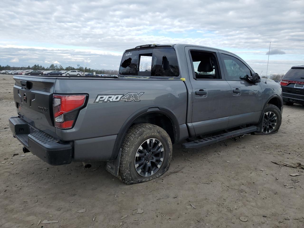 2021 NISSAN TITAN SV - Фото 3