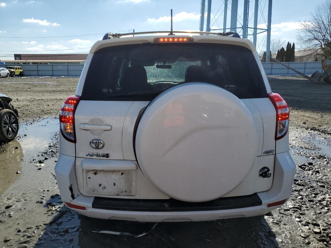 2011 TOYOTA RAV4 - Image 6