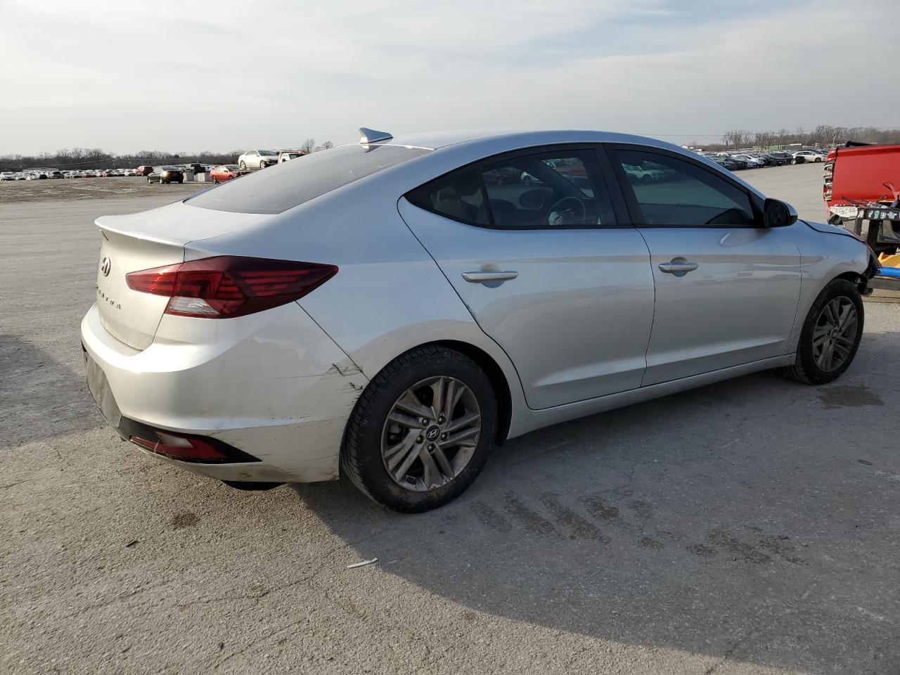 2019 HYUNDAI ELANTRA SE - Фото 3