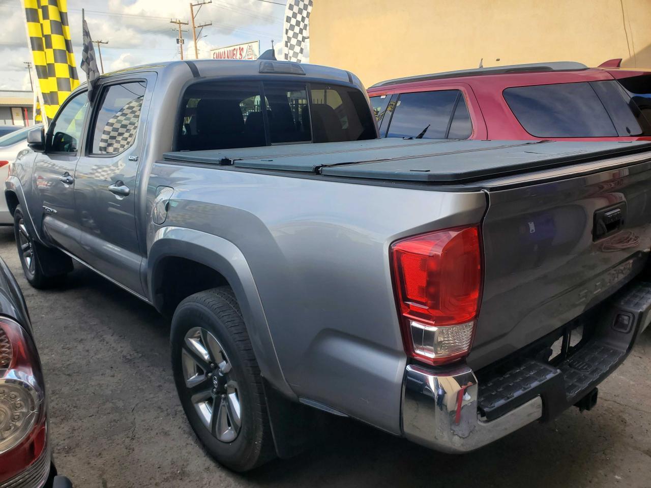2017 TOYOTA TACOMA DOU - Фото 3